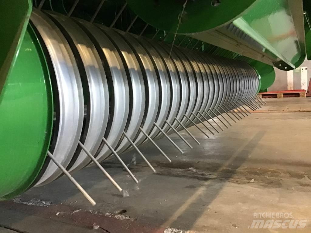 John Deere V461M Rundballenpressen