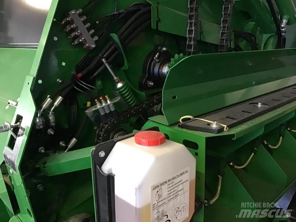 John Deere V461M Rundballenpressen