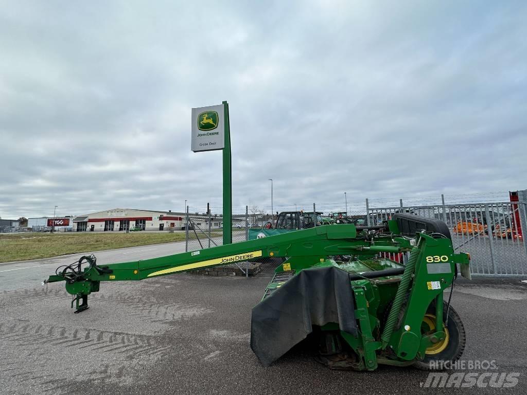 John Deere 830 Mähwerke