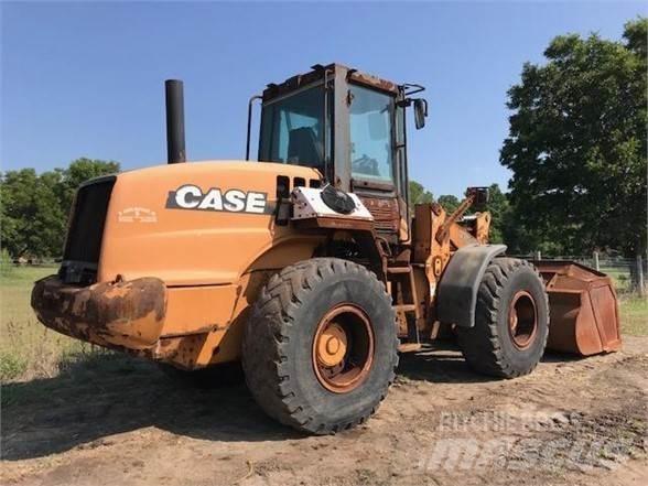 CASE 621D Radlader
