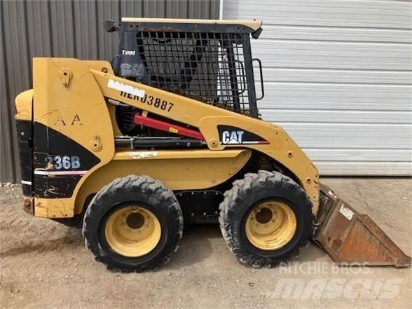 CAT 236B Kompaktlader