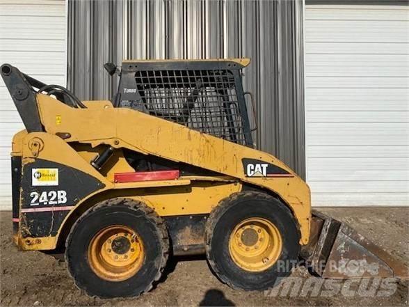 CAT 242B Kompaktlader