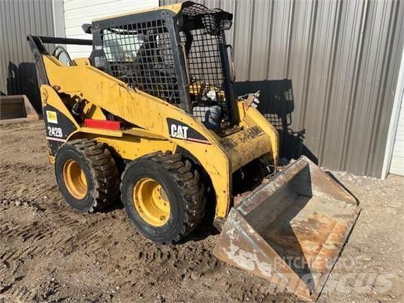 CAT 242B Kompaktlader