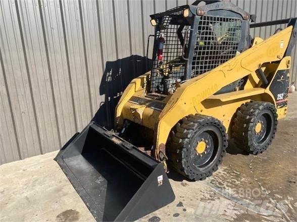 CAT 252 Kompaktlader