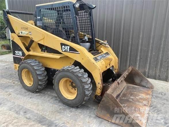 CAT 252B Kompaktlader