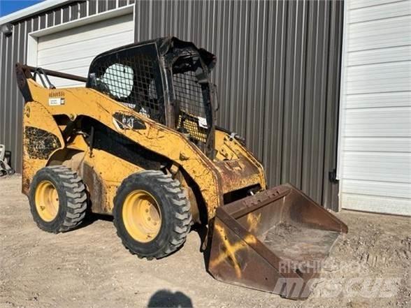 CAT 272C Kompaktlader