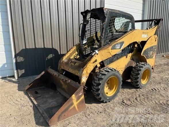 CAT 272C Kompaktlader