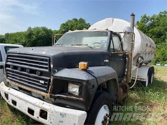 Ford F800 Tankwagen