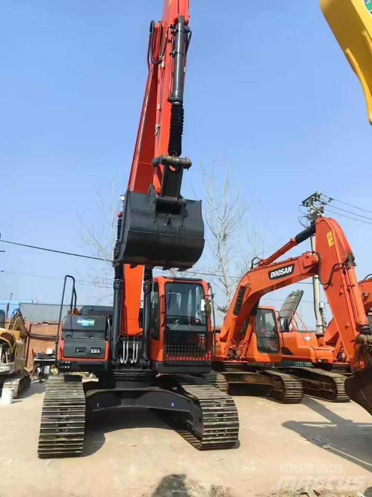 Doosan DX 225 LC Raupenbagger