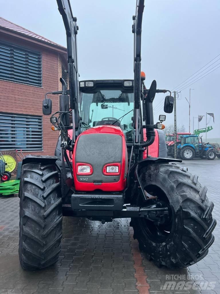 Valtra N 142 Traktoren