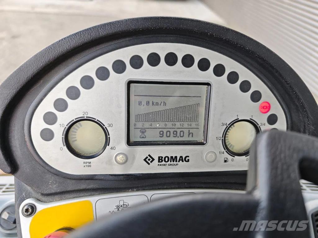 Bomag BW 177 D-5 Gummiradwalzen