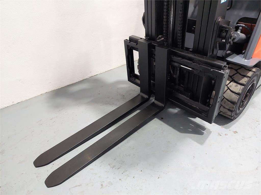 Toyota 7FBMF30 Electric forklift trucks
