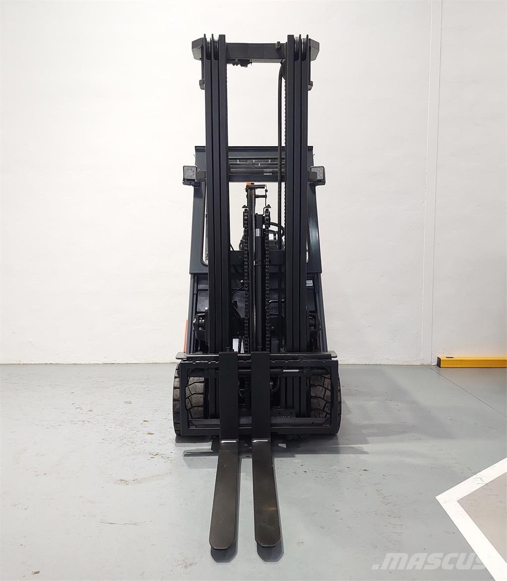 Toyota 7FBMF30 Electric forklift trucks