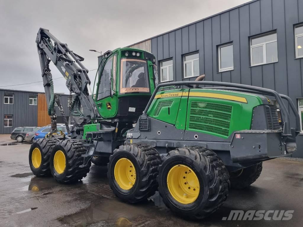 John Deere 1170 G Harvester