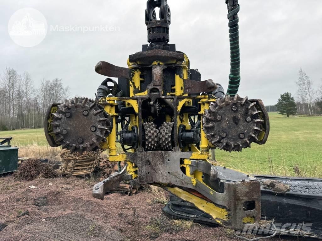 John Deere 1470 G Harvester