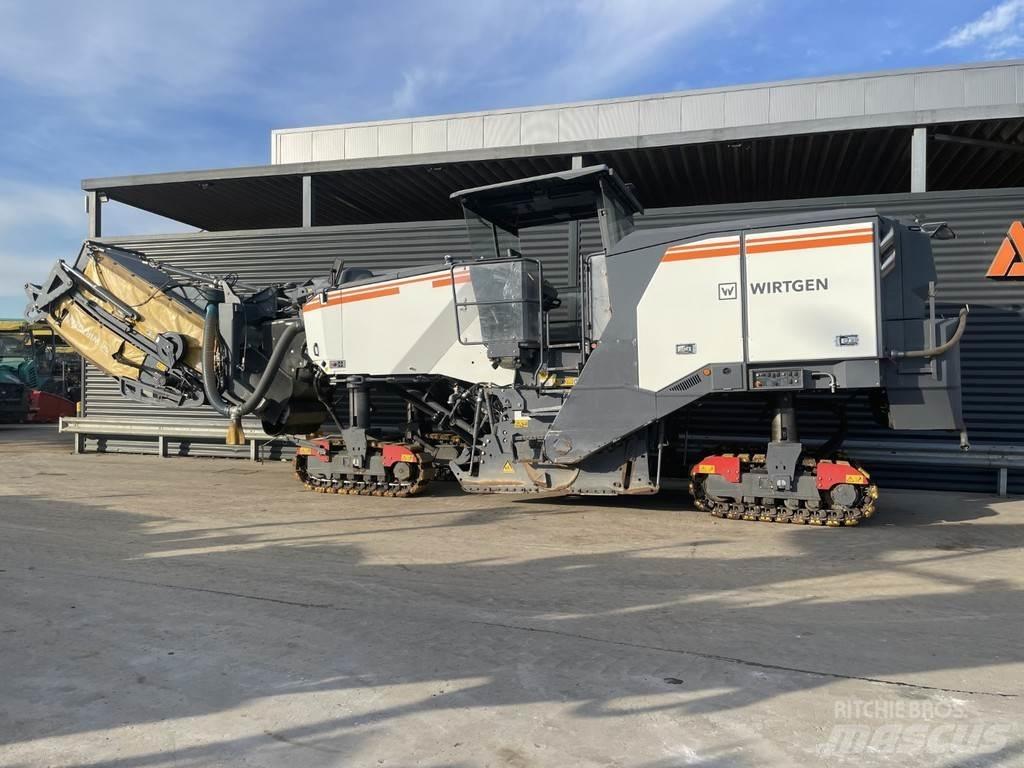 Wirtgen W 220 FI Asphaltfräsen