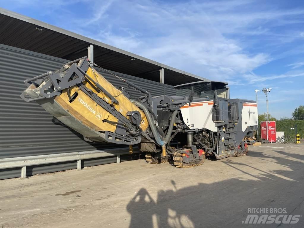 Wirtgen W 220 FI Asphaltfräsen