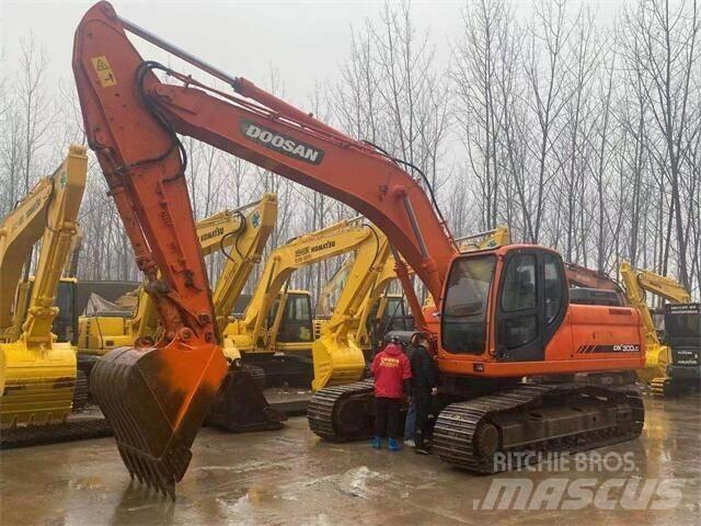 Doosan DX300LC Raupenbagger
