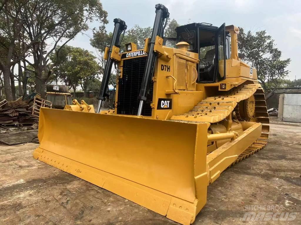 CAT D7H Bulldozer