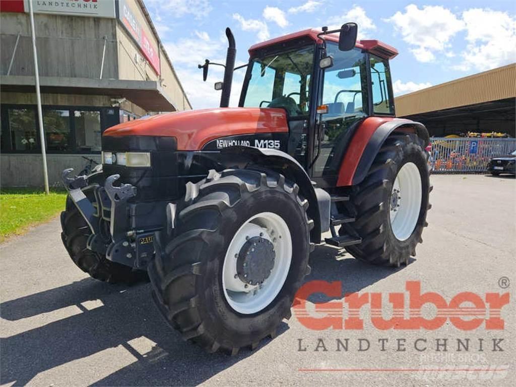 New Holland M 135 Traktoren