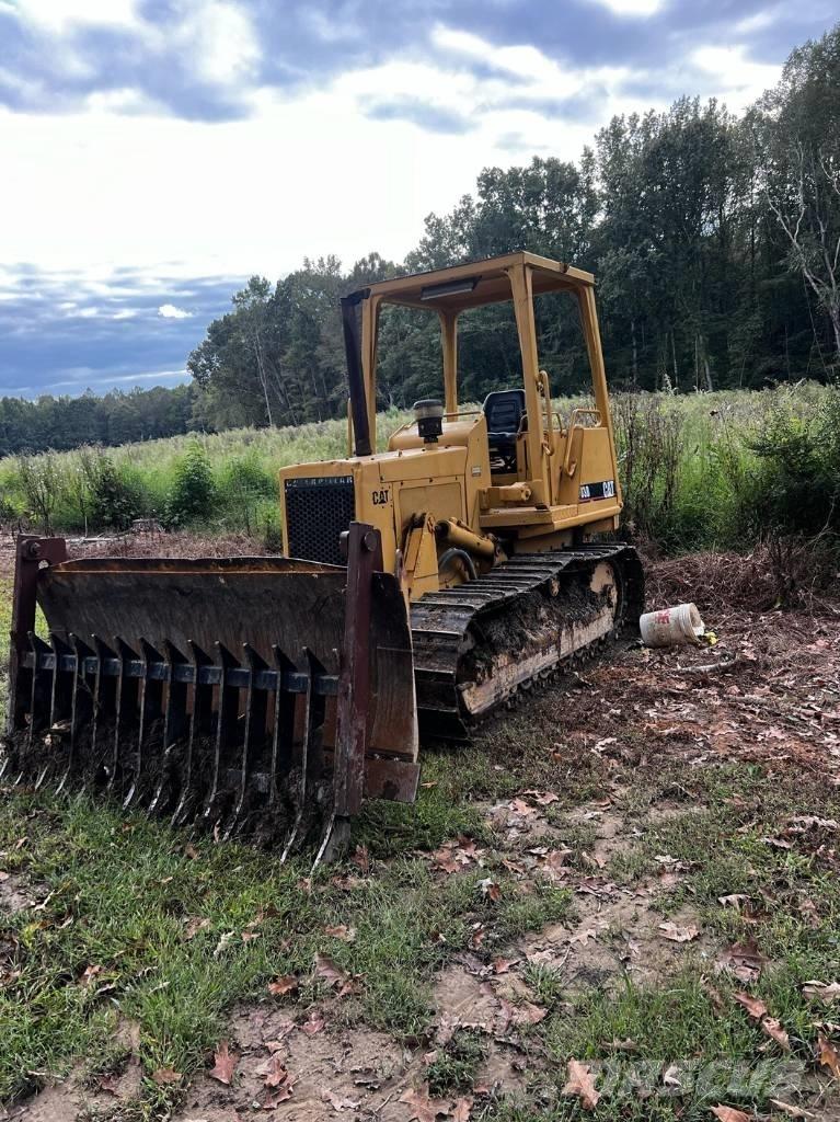 CAT D 3 B Bulldozer