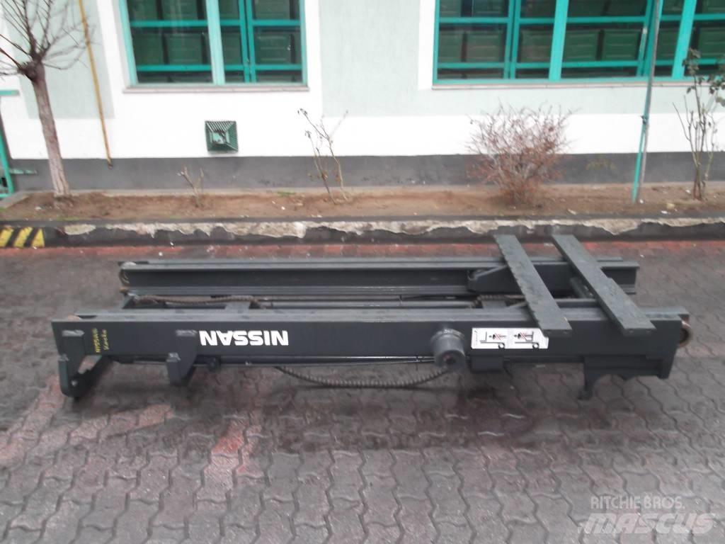 Nissan FD25 M-0441 Masten