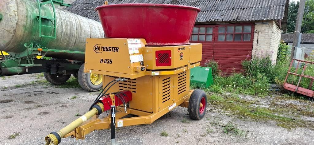 Haybuster H-835 Ballenschredder, -schneider und -wickler