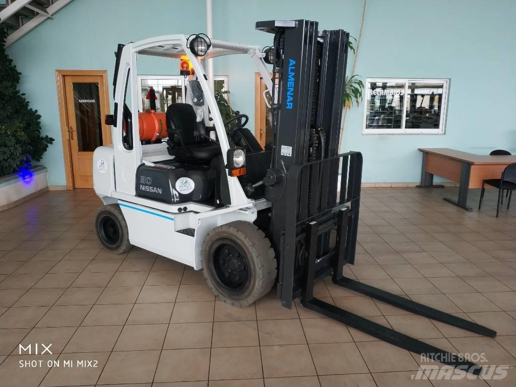 Nissan UGD-30 LPG heftrucks