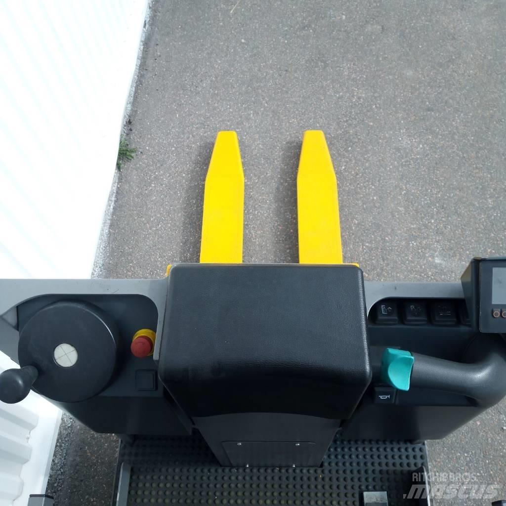 Jungheinrich EKS 110 Mittelhub-Kommissionierer