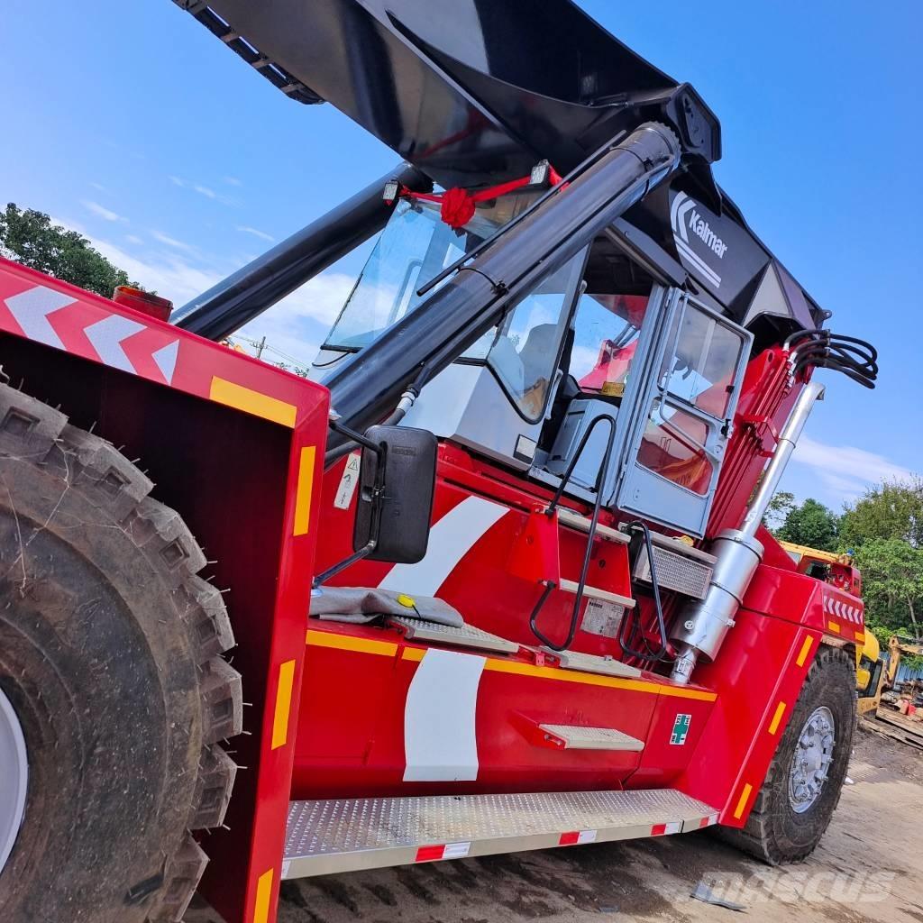 Kalmar DRF 450 Reach-Stacker