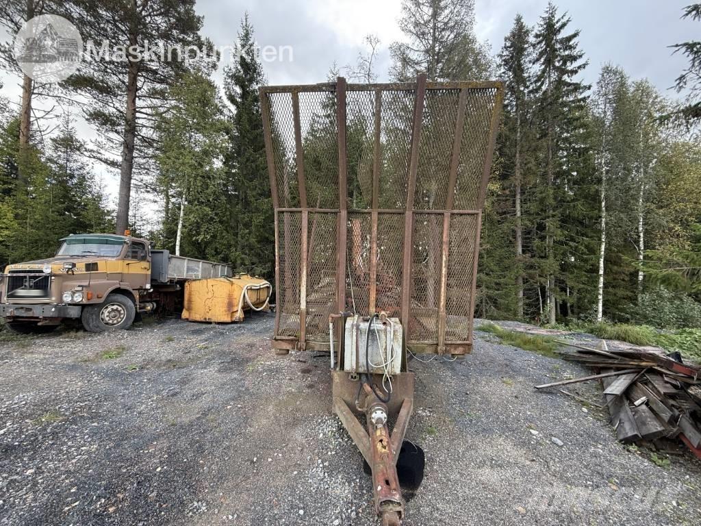  Traktorvagn med kran Weitere Anhänger