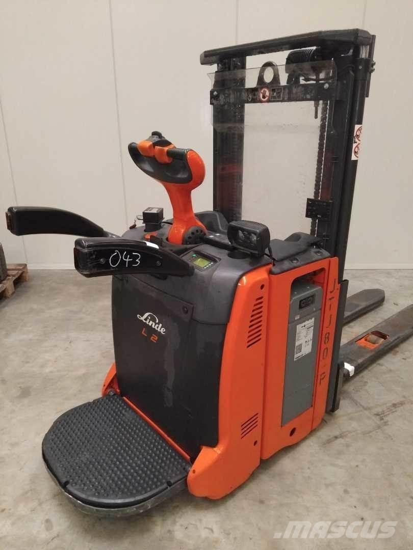 Linde L12AP Zelfrijdende stapelaars