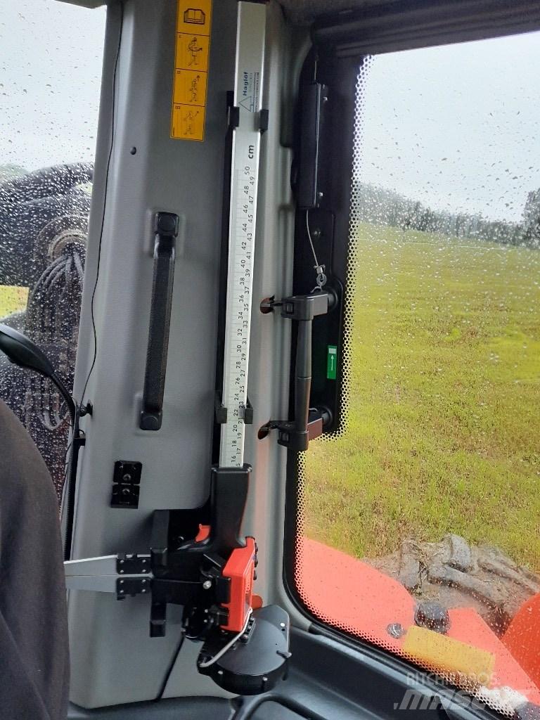 Komatsu 951 Harvester