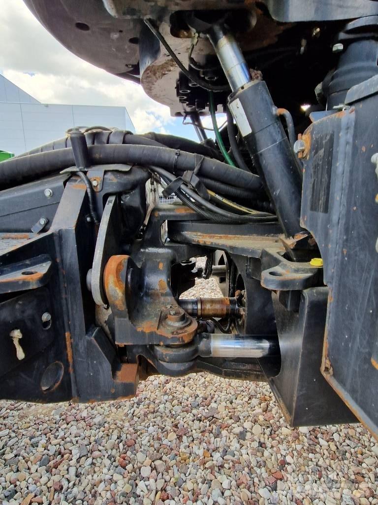 John Deere 1270E Harvester