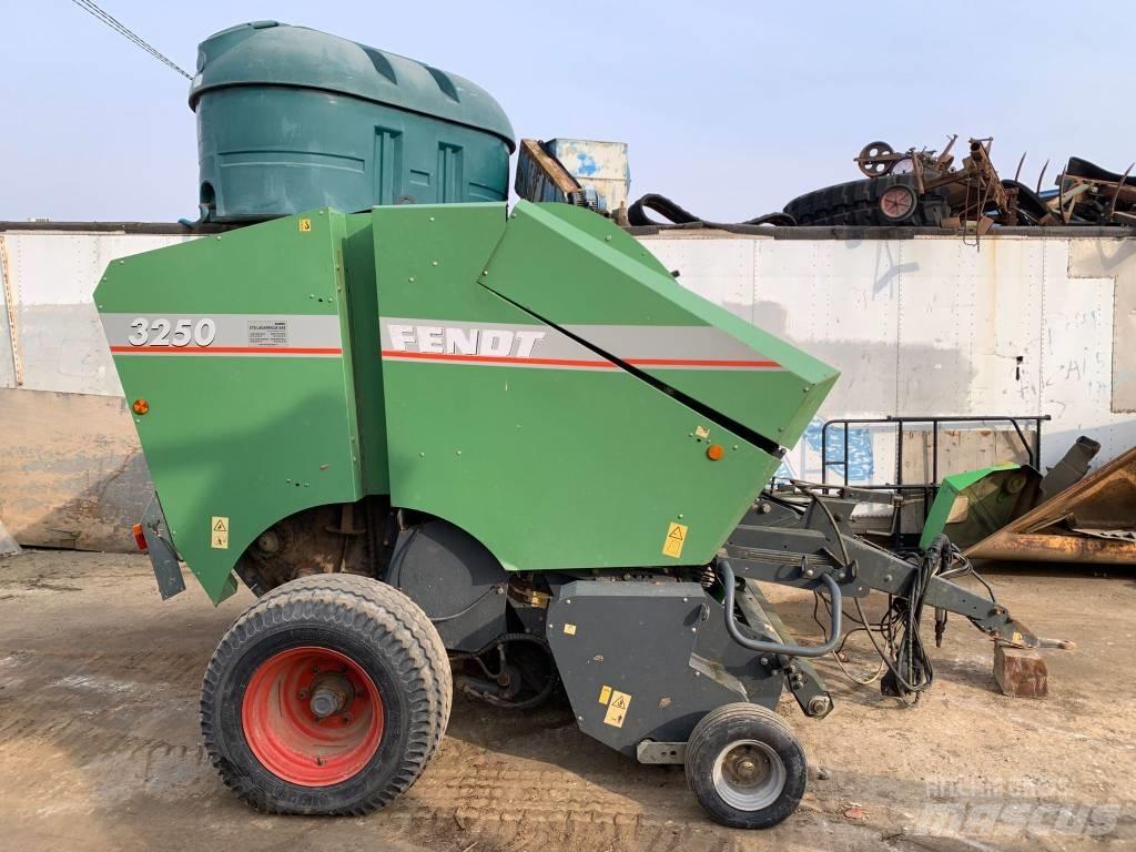 Fendt 3250 Rundballenpressen