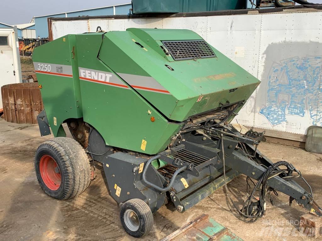Fendt 3250 Rundballenpressen
