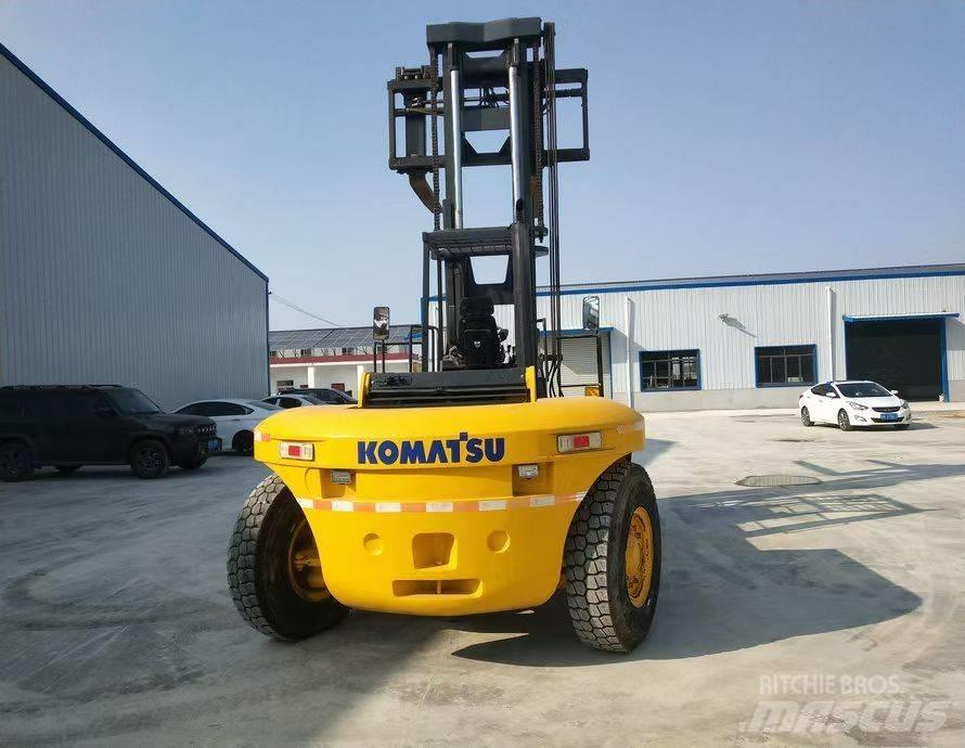 Komatsu FD200 Teleskoplader