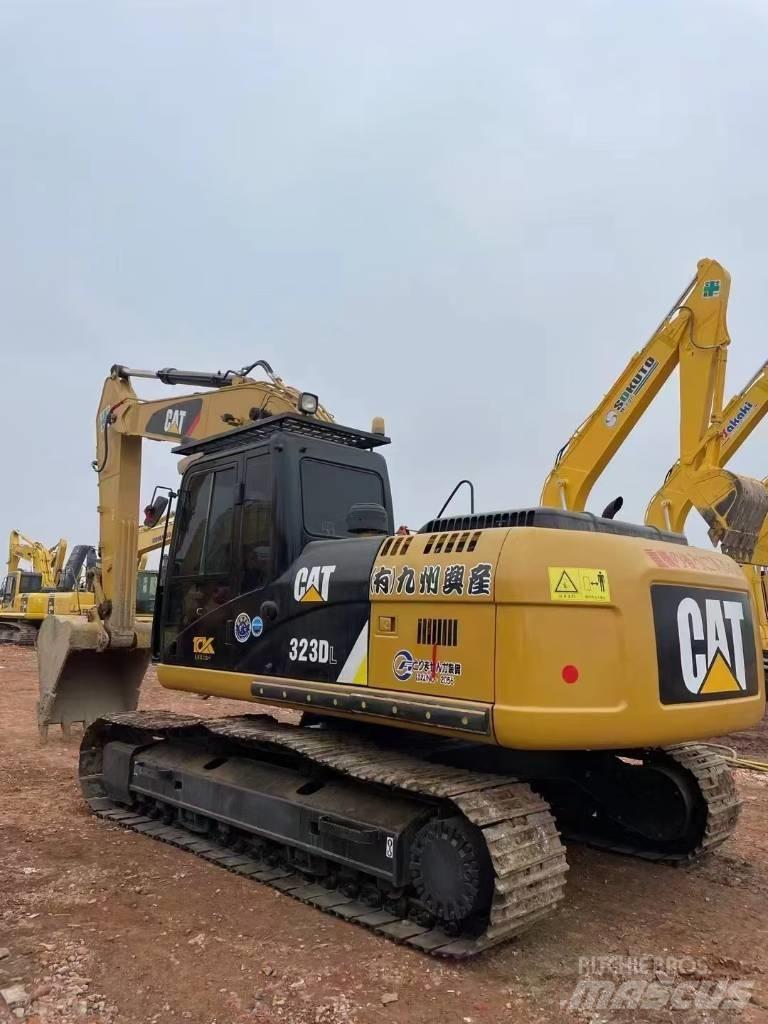 CAT 323 D L Raupenbagger