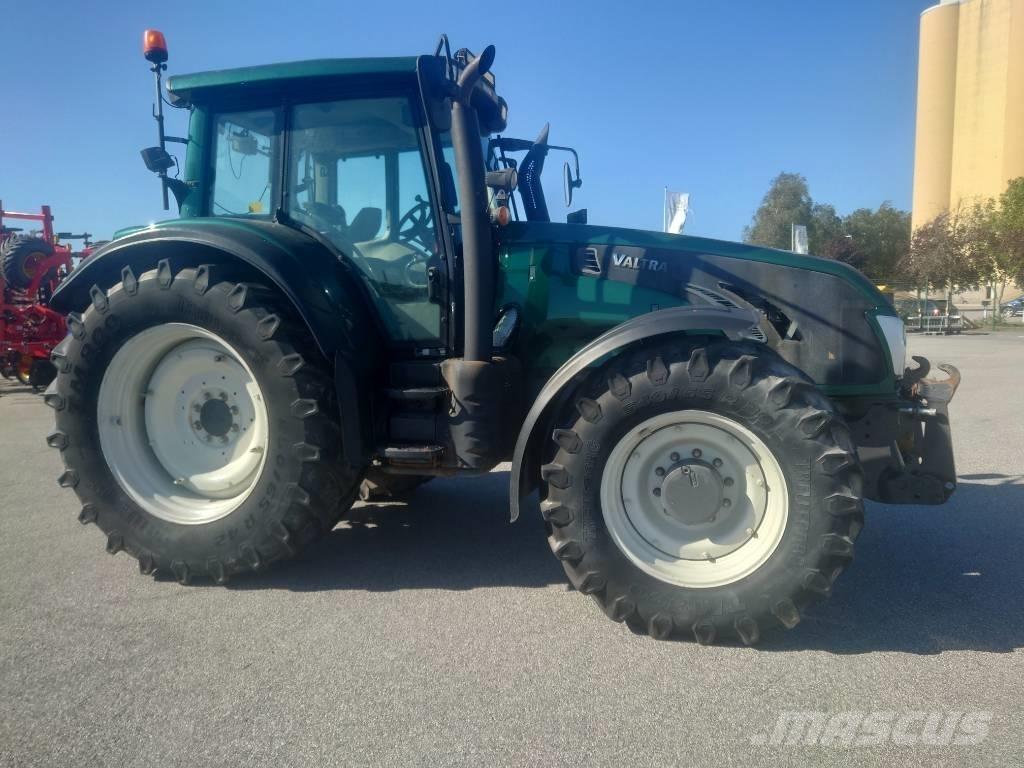 Valtra T 213 V Traktoren
