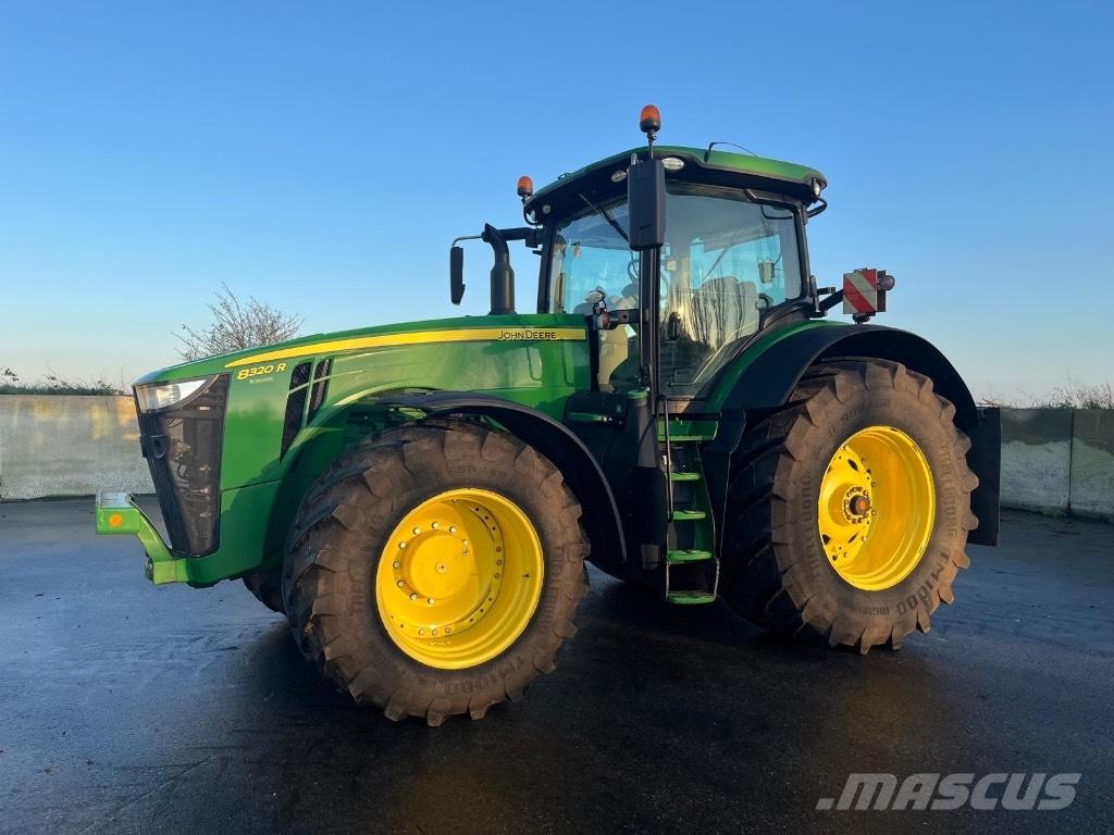John Deere 8320 R Traktoren