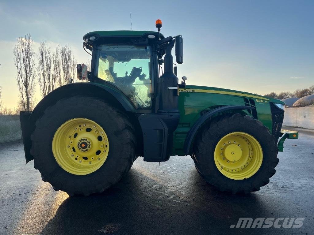 John Deere 8320 R Traktoren