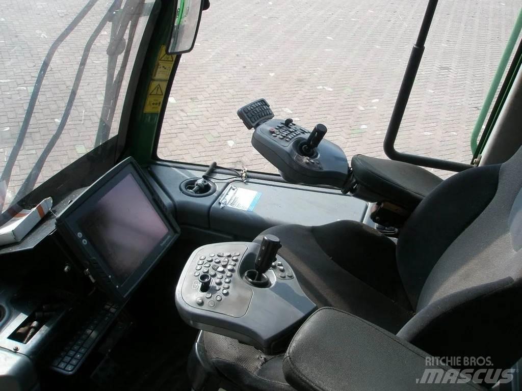 John Deere 1270E Harvester