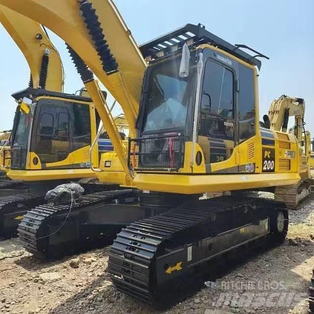 Komatsu PC 200-8 Midibagger  7t - 12t