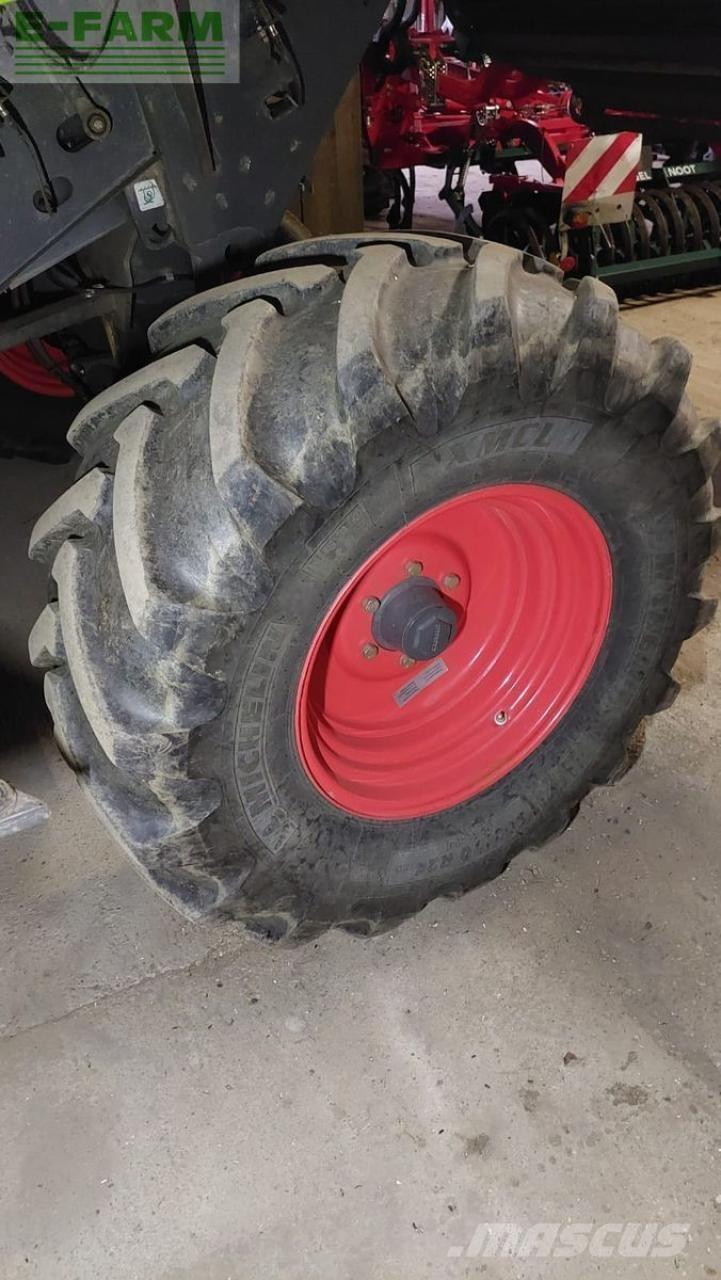 CLAAS tucano 430 Mähdrescher