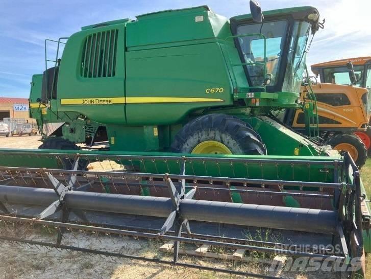 John Deere C 670 Mähdrescher