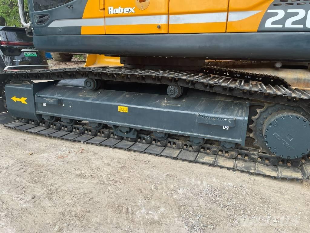 Hyundai 220LC-9S Raupenbagger