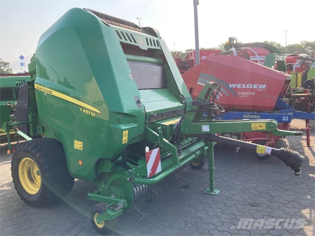 John Deere V451M Rundballenpressen