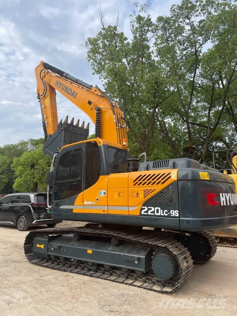 Hyundai 220LC-9S Midibagger  7t - 12t