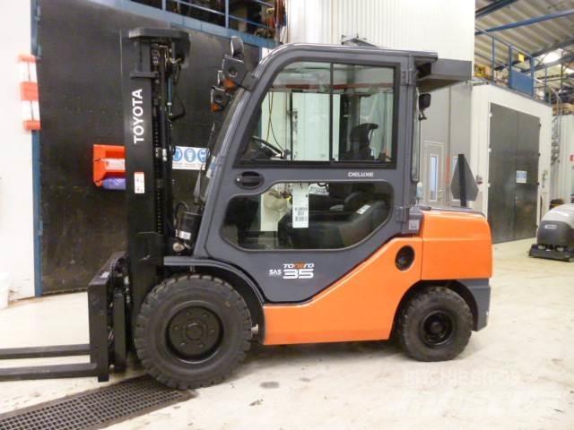 Toyota 52 - 2 - FDJF 35 Diesel heftrucks