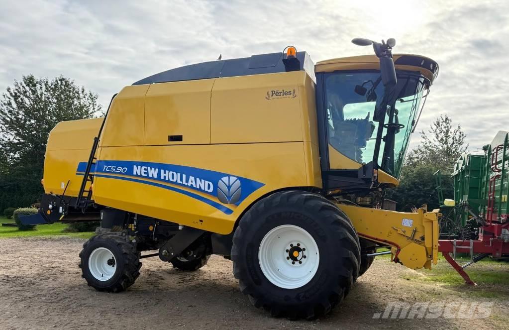 New Holland TC 5.90 Mähdrescher